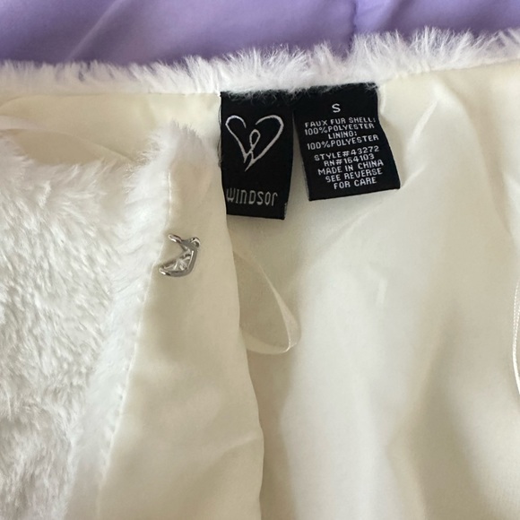 Windor | Soft Fluffy White Cardigan w/Clasp - Picture 3 of 3